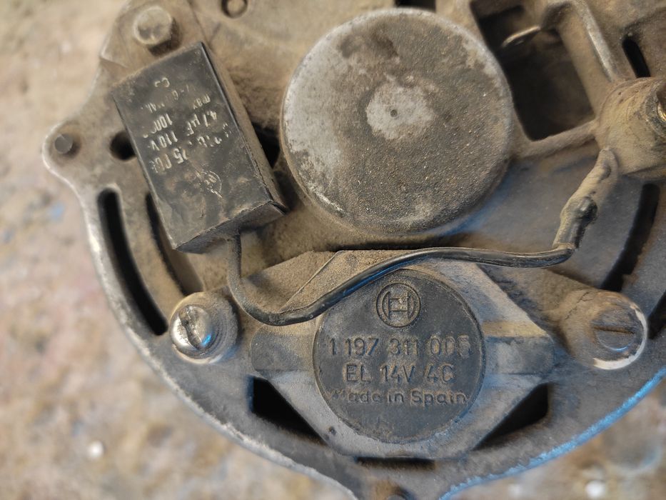 Опел генератор сотилади