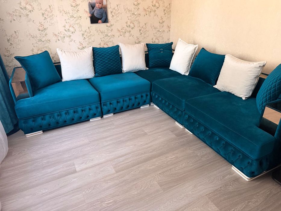 Colțar mare elegant turcoaz – stare foarte bună + perne