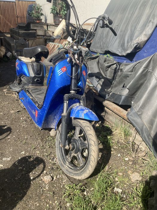 Продам электорскутер ск8 синий