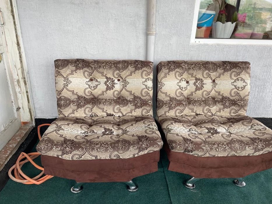 Продам диван с двумя креслами