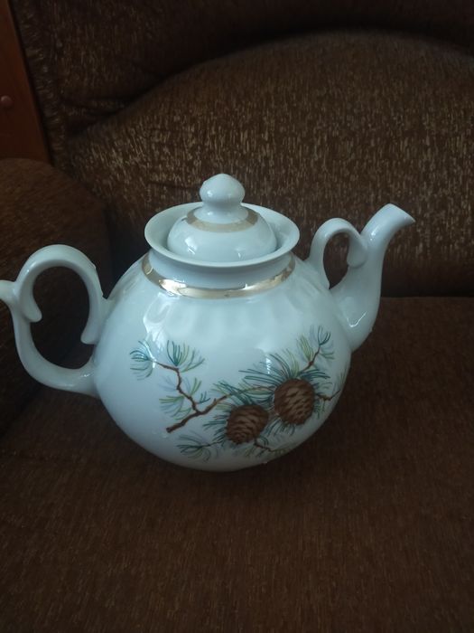 Продам фарфоровый чайник