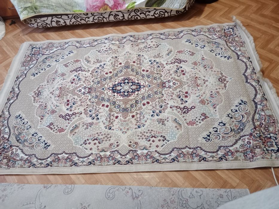 Продам ковёр,размер 1.5-2.3