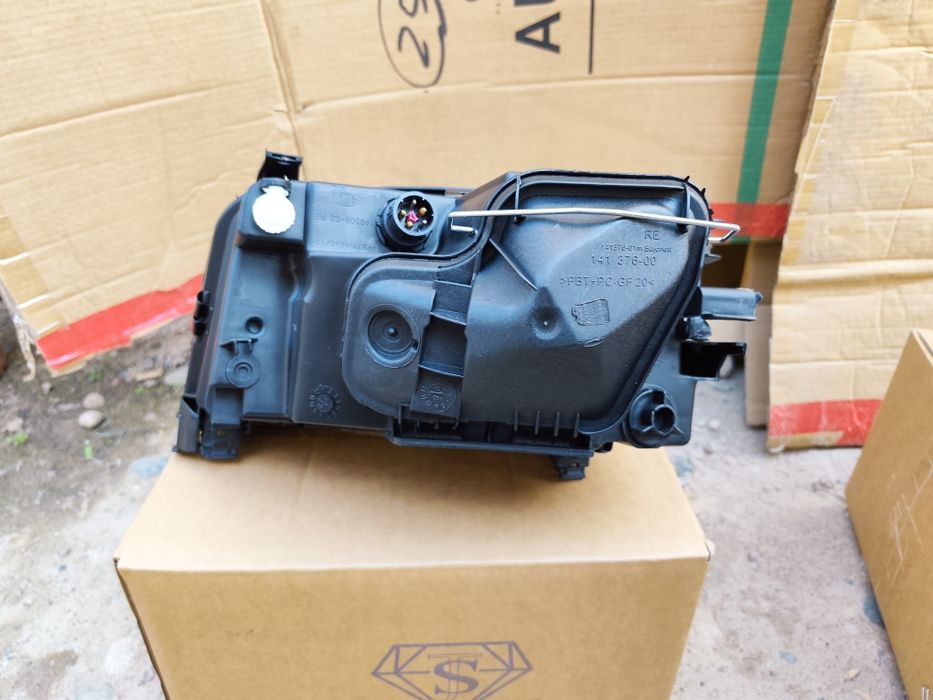 Фара Ауди А6 С4.