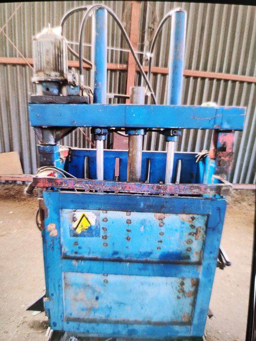 Пресс для макулатуры и вторсырья