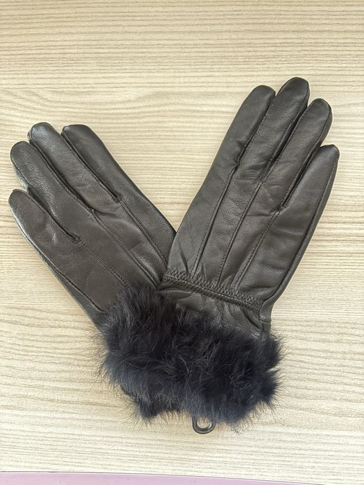 Чисто нови кожени ръкавици