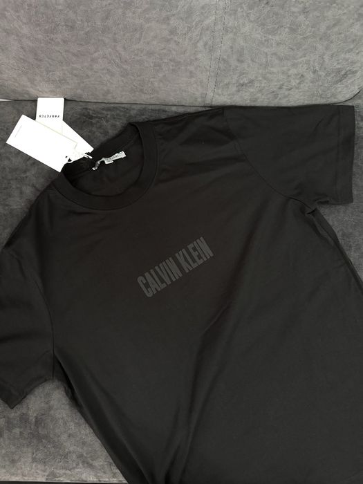 Топ Cal*n K*ein тениска