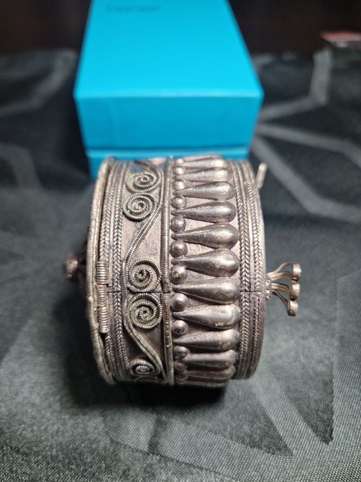 Рядка антикварна кутия за бижута филмиран Албания