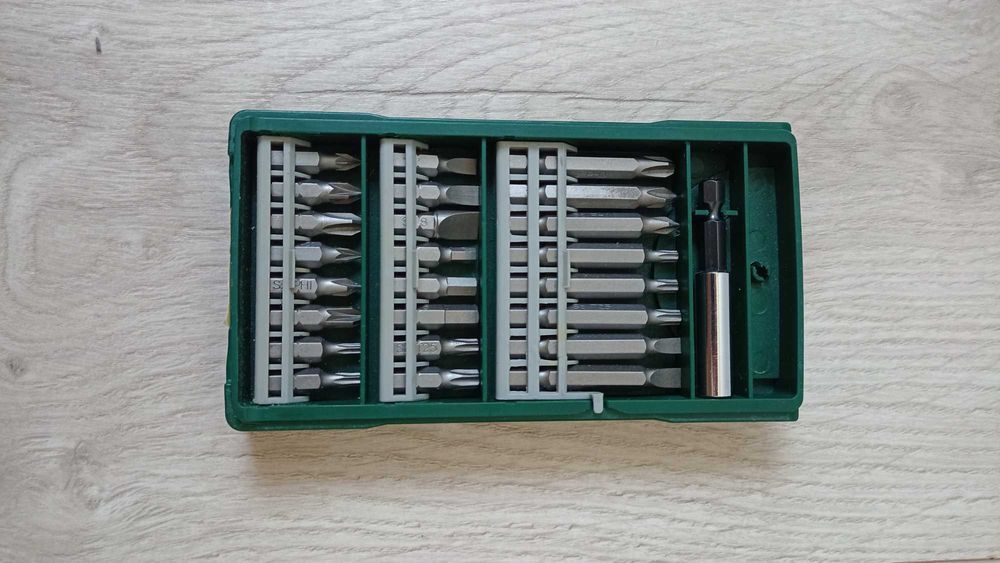 Vand Set de biti/ accesorii de insurubat, marca Bosch