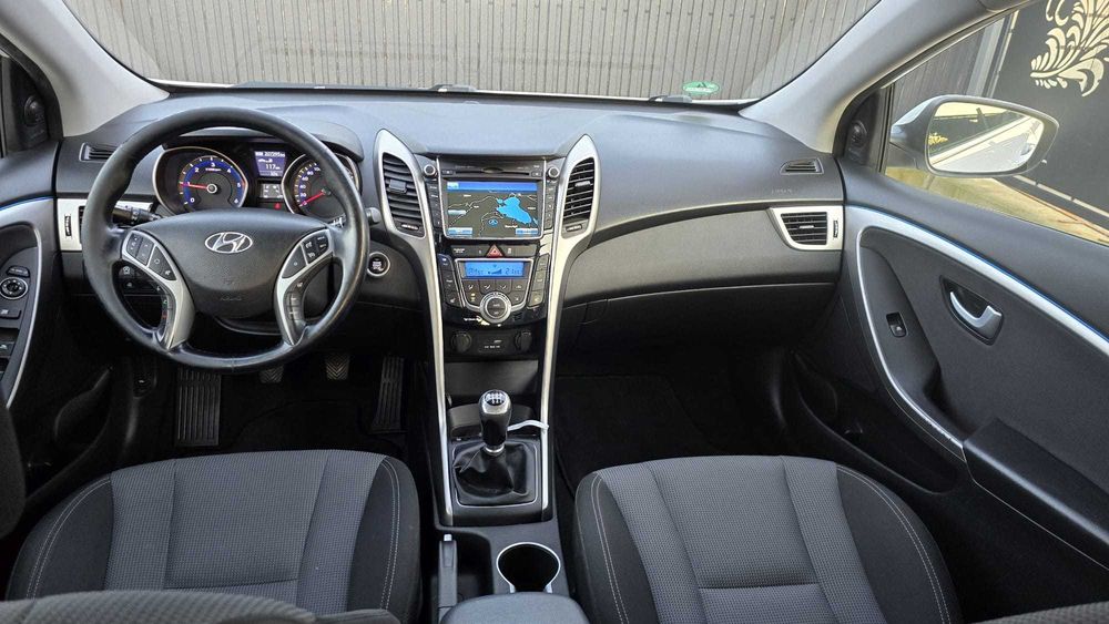 Hyundai i30 blue 1.6 CRDi YES! Gold