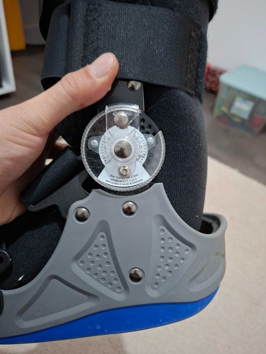 Vând orteză ortopedică Ligastep ROM Walker (Thuasne