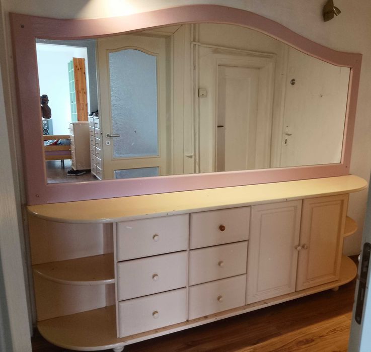 Шкаф.Холен.Масив.С голямо италианско огледало.Изгодно.