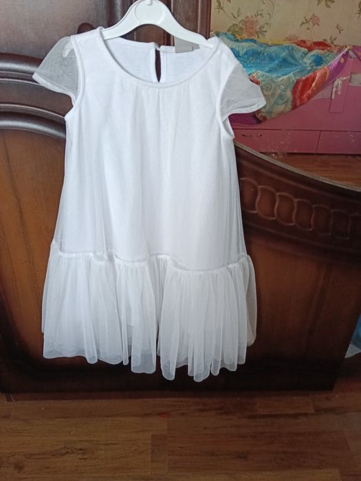 Продам праздничные платья на девочку