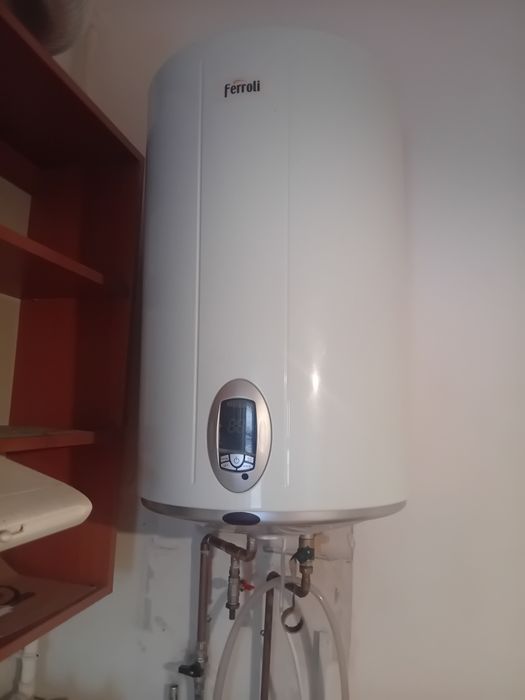 Boiler electric digital Ferroli TDG 80L cu telecomandă - Ca nou