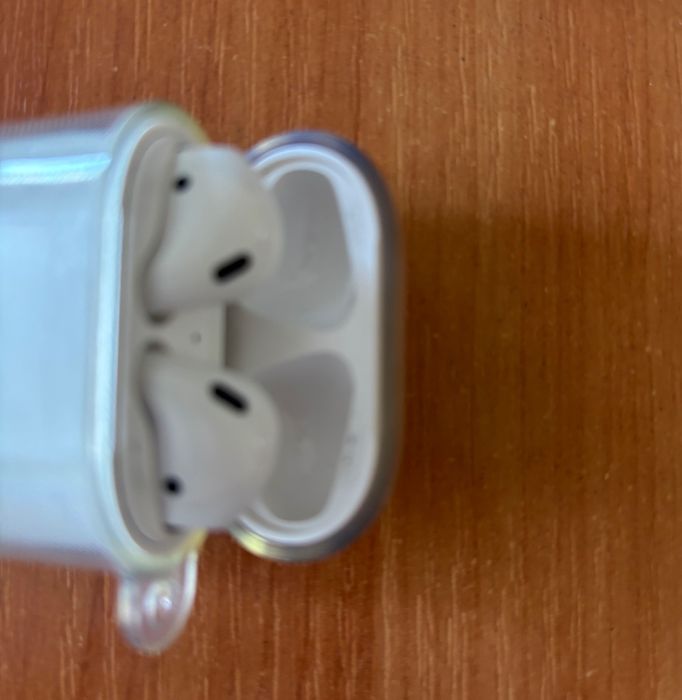 Продам Apple Airpods2 A1602 (оригинал)б/у