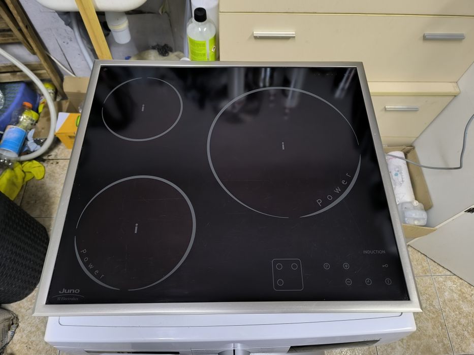 Индукционен плот JUNO Electrolux
