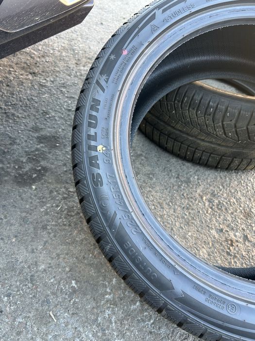 Продам два балона зимней резины на 17