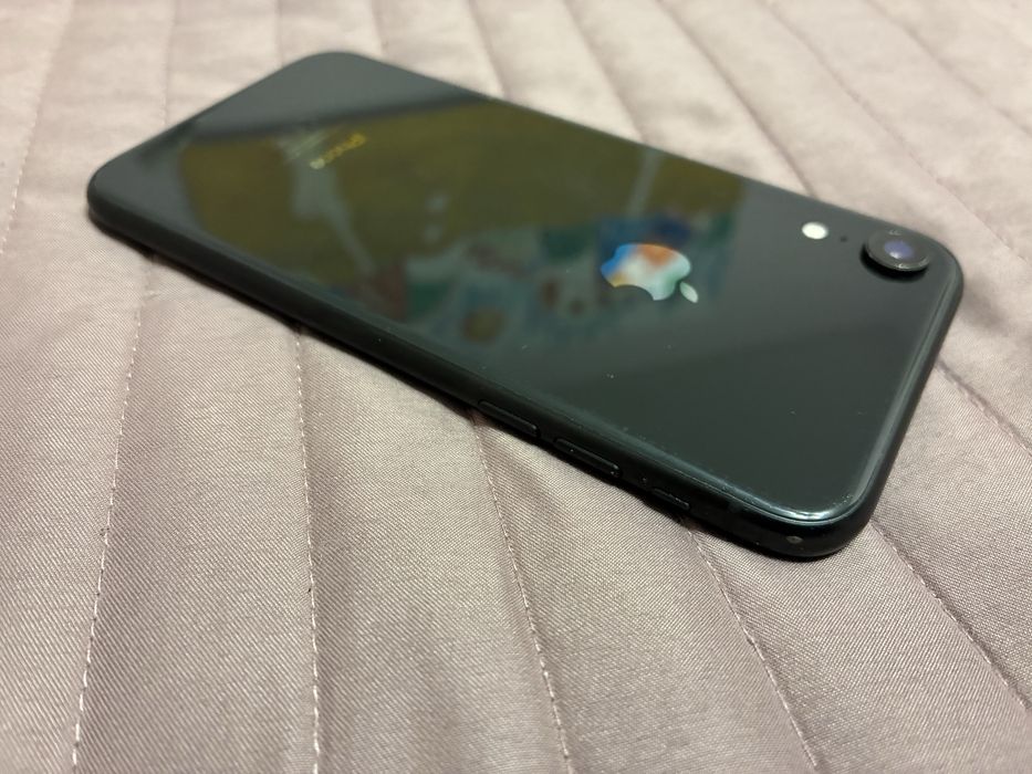 iPhone XR / 10 64GB