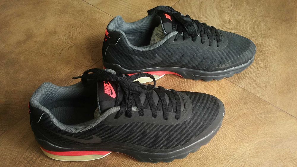 NIKE AIR MAX INVIGOR SE Размер EUR 43 / UK 8,5 маратонки 216-14-S