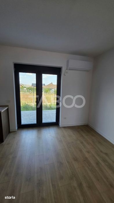 Apartament de vanzare nou nelocuit cu curte proprie si parcare