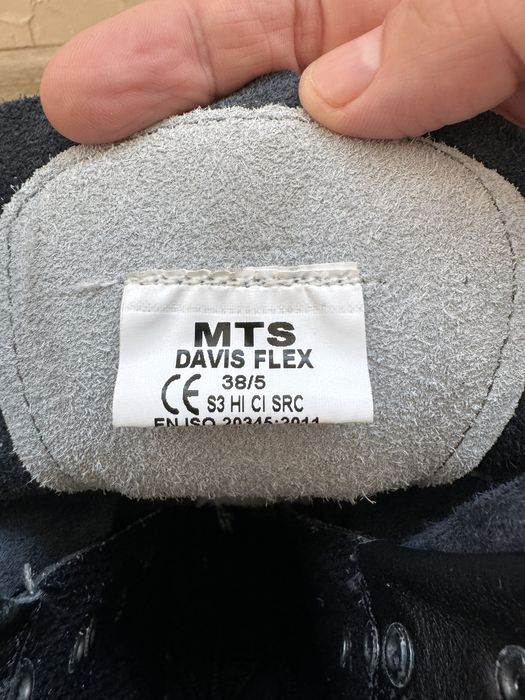 Продам спец обувь