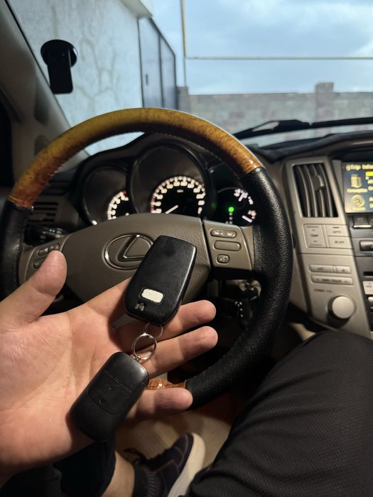 Оригинал ключ камри 55