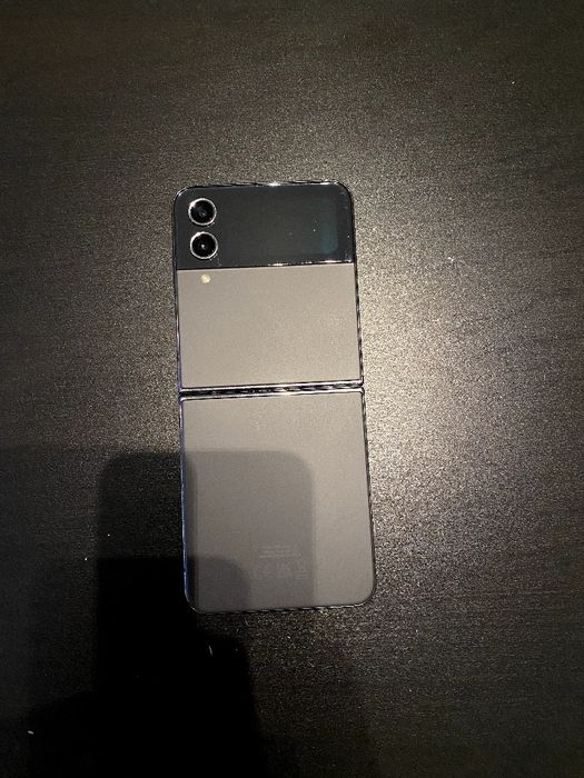 Samsung Galaxy Z Flip 4 pentru piese