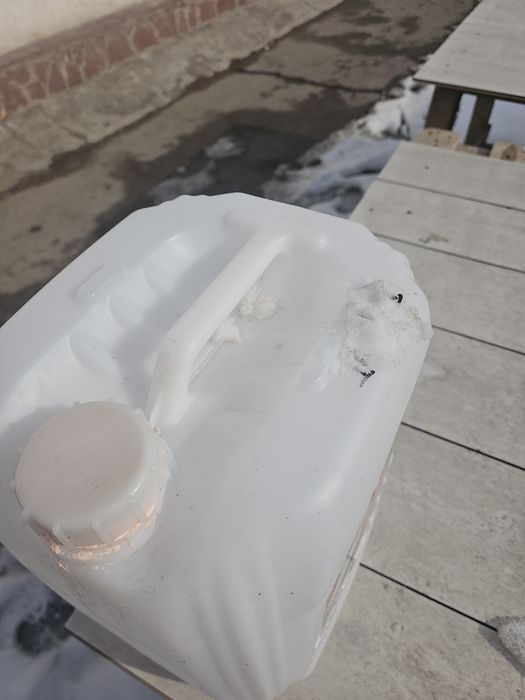 Продам канистры б/у 20 литров