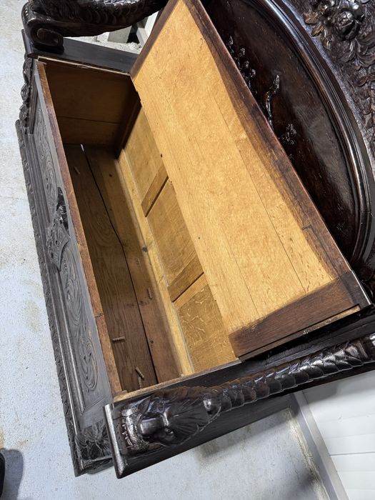 Banca baroc din lemn masiv cu sculpturi