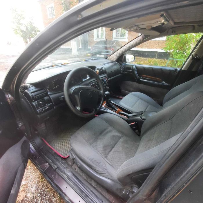 Опель  Омега б. 94г