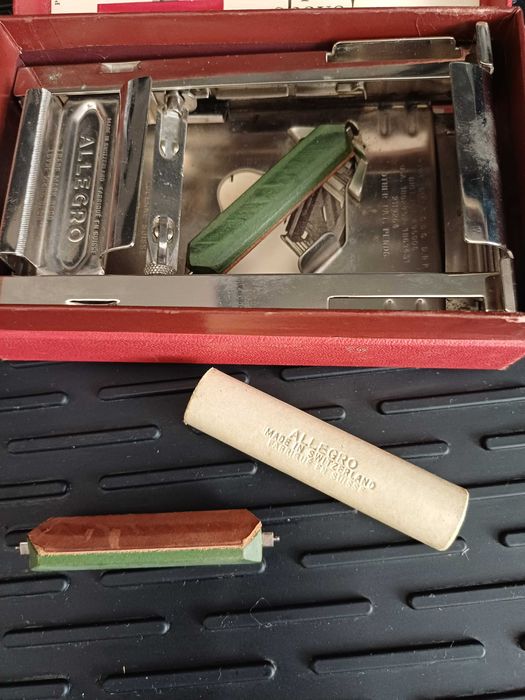 aparate vintage de ascutit lame pentru barbierit Allegro si Bakony