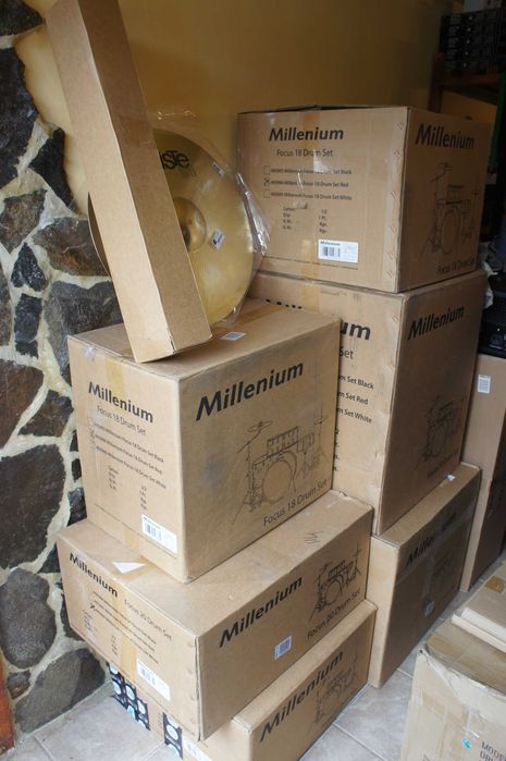 Set de tobe acustice Millenium Focus 22 Drum Set Black sau Red