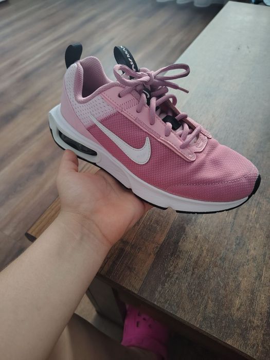 Запазени обувки на Nike air max