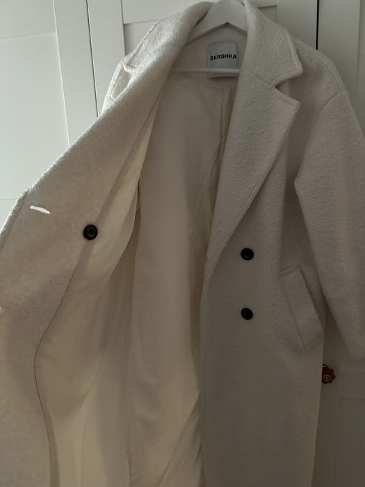 Бяло дамско дълго палто