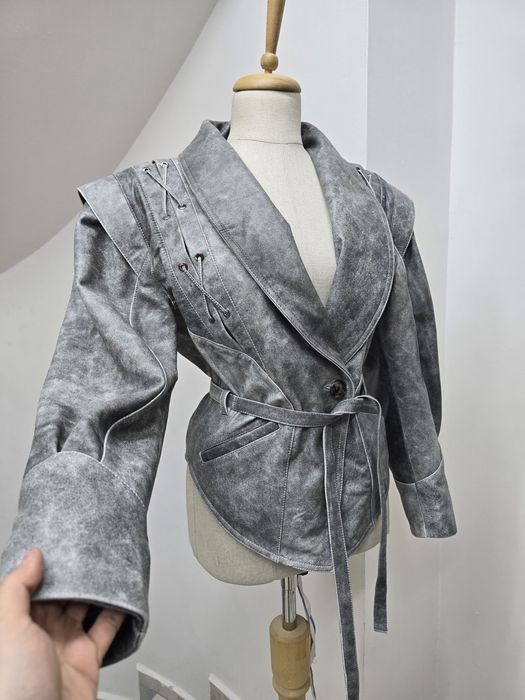 Vand Geaca din piele naturala model nou la 1200 lei