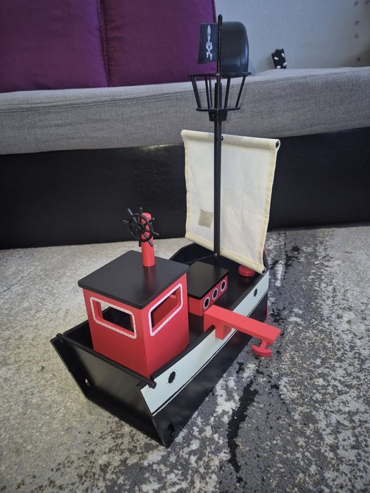 Корабът на Пипи Дългото чорапче и татко Ефраим + подарък конят на Пипи