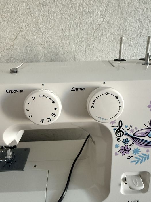 Продам швейную машинку