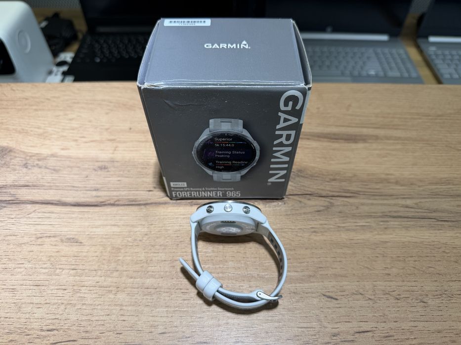 Смарт-часы Garmin Forerunner 965, Amoled, 47 mm, белый, 2084/А10