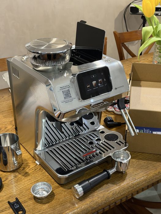 Продается Кофемашина DeLonghi EC9455.M