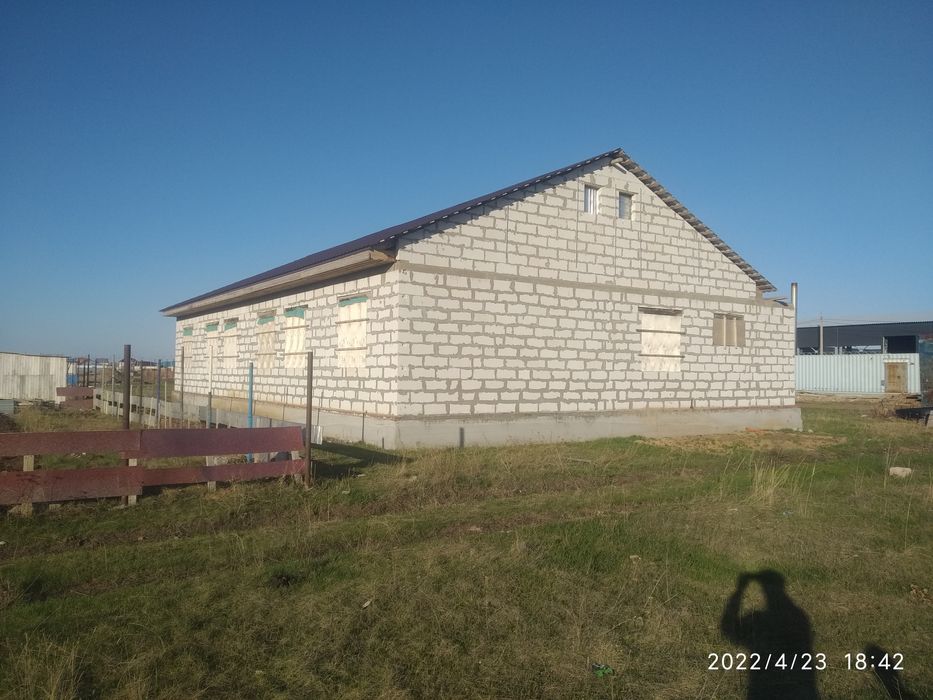 Продам дом  на два хозяина.