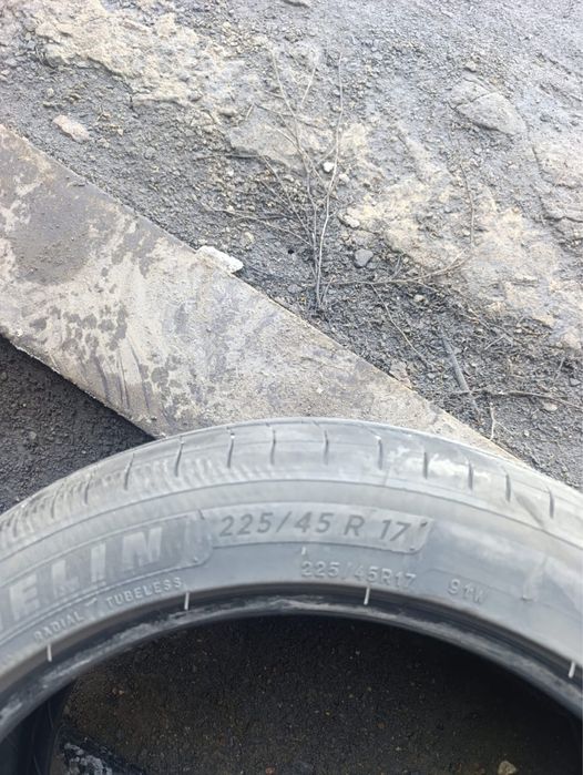 Продам шины б/у на легковой авто