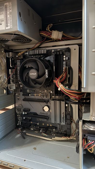 Компютър с Ryzen 3 2200G