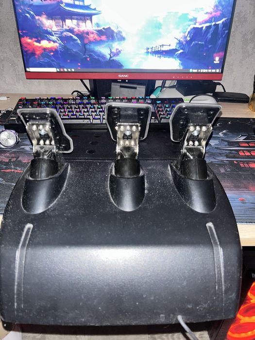 Продаю игровой руль logitech g29