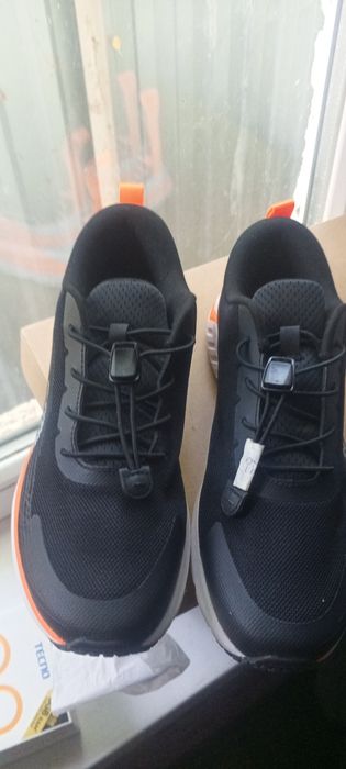 Продам кроссовки