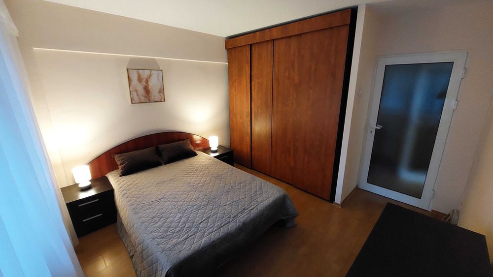 Persoana fizica, inchiriez apartament cu 4 camere etaj 1, situat in zona Pacurari (semafor Lukoil)