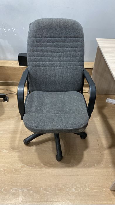 Продам офисные кресла, не новые
