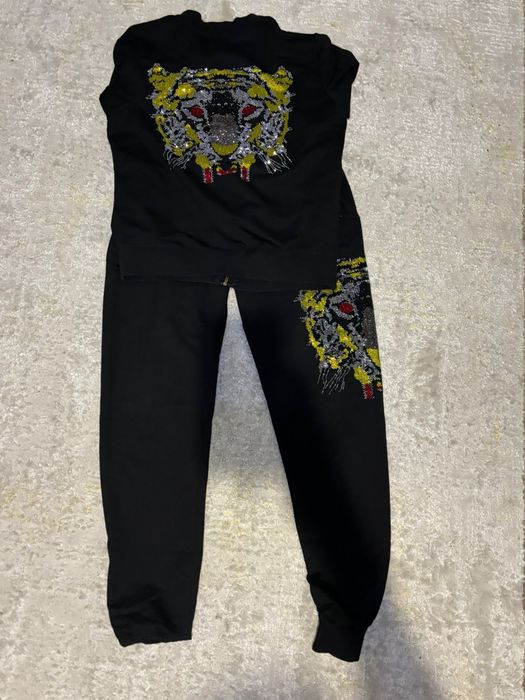 Спортивный костюм женский