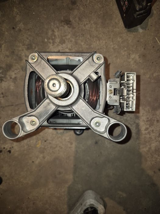 Двигатель для стиральной машинкы