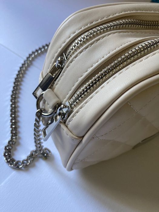 Чанта Bershka, кремава