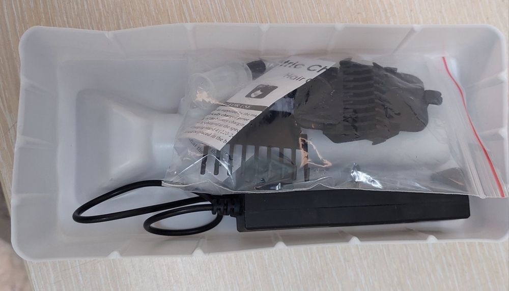 Машинка за подстригване със стоманени остриета