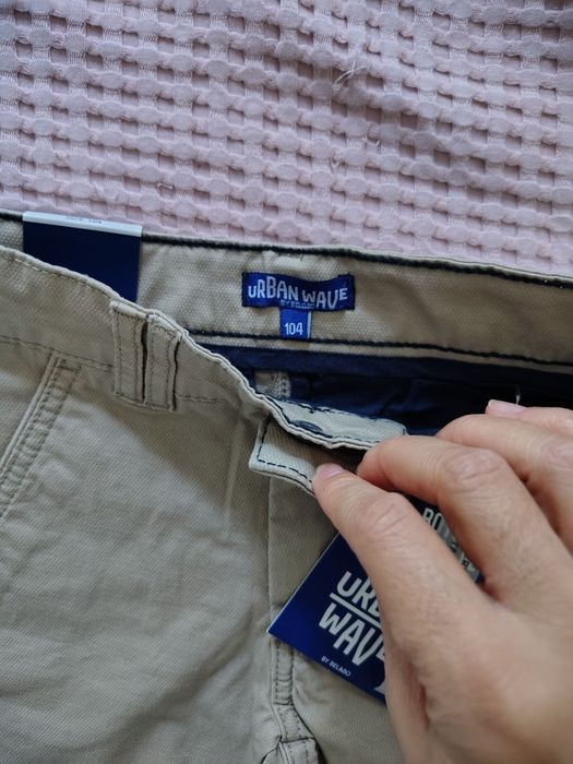 vand pantaloni scurti cu eticheta masura 104